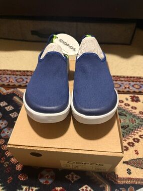OOFOS Women Slip-On Sneakers in Navy Blue with White Sole